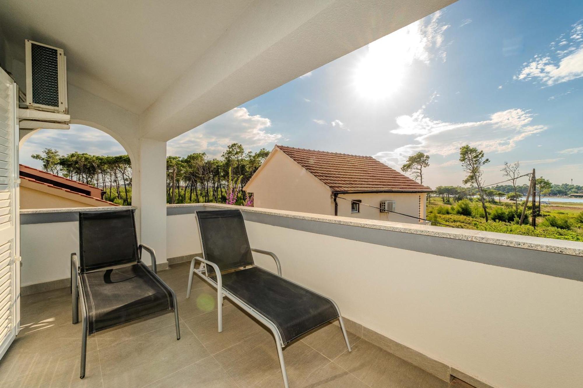 Apartments Dalmatia (Adults Only) Privlaka  Kültér fotó