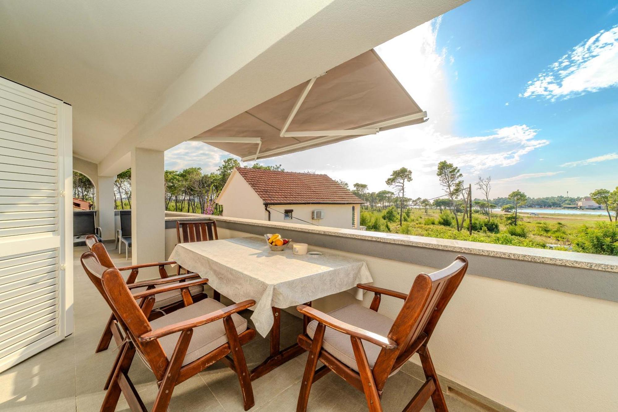 Apartments Dalmatia (Adults Only) Privlaka  Kültér fotó